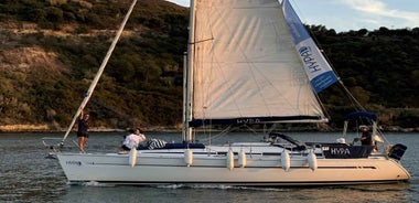 Lisbon: Private Boutique Boat Tour – Sail in Style