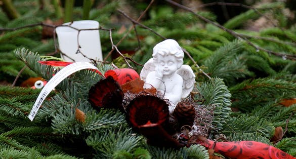 Photo of flower decoration at the Assistens Cemetery in Copenhagen.