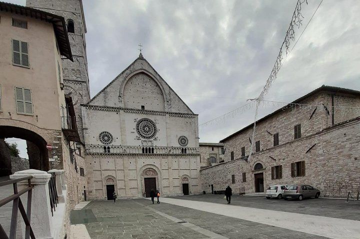 Small Group Tour of Assisi and St. Francis Basilica 