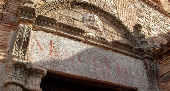 photo of Old entrance of El Greco Museum with its inscription in spanish on the stone at the jewish quarter of Toledo, Spain.