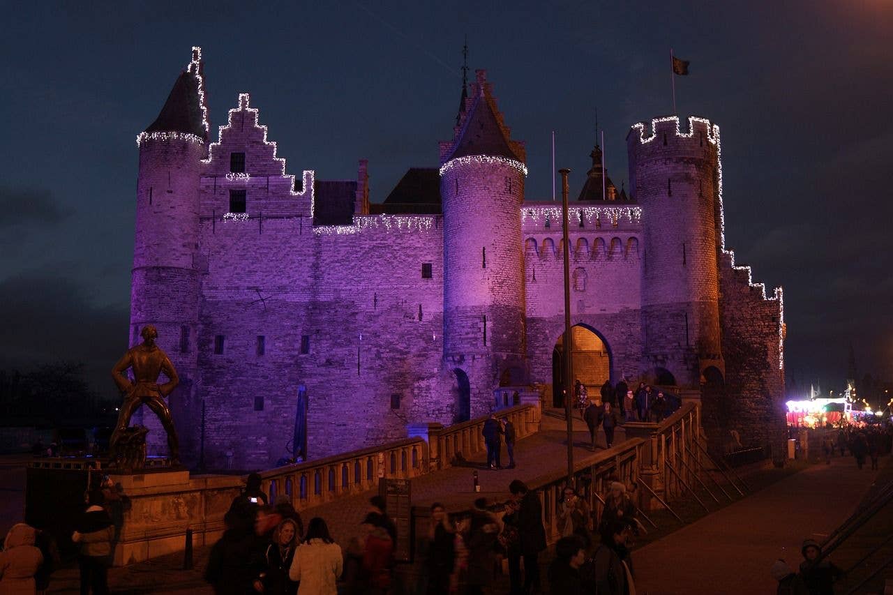 Het Steen Castle in Antwerp illuminated with festive lights at night.jpg
