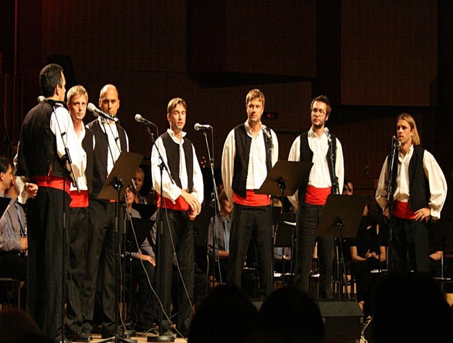 Klapa_Sagena_koncert_Križ_nek_ti_sačuva_ime_Vatroslav_Lisinski_7_rujna_2008.jpg