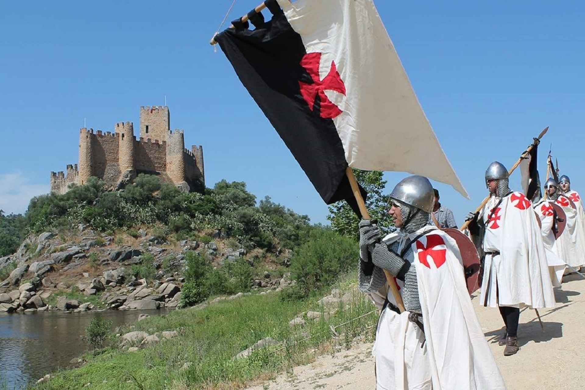 From Lisbon: Knights Templar Tour to Tomar & Almourol Castle