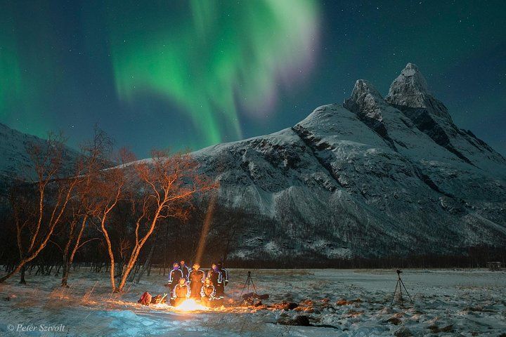 Northern Lights Minibus Chase – Small Group Tour with Free Photos