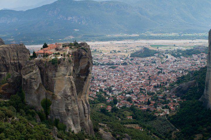 Guided all day tour to Meteora rocks & Monasteries