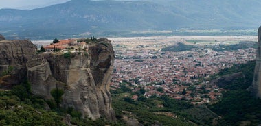 Guided all day tour to Meteora rocks & Monasteries