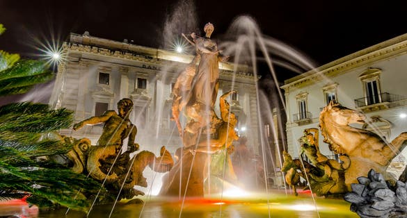 Fontana di Diana in Piazza Archimede, Siracusa, Sicily, Italy