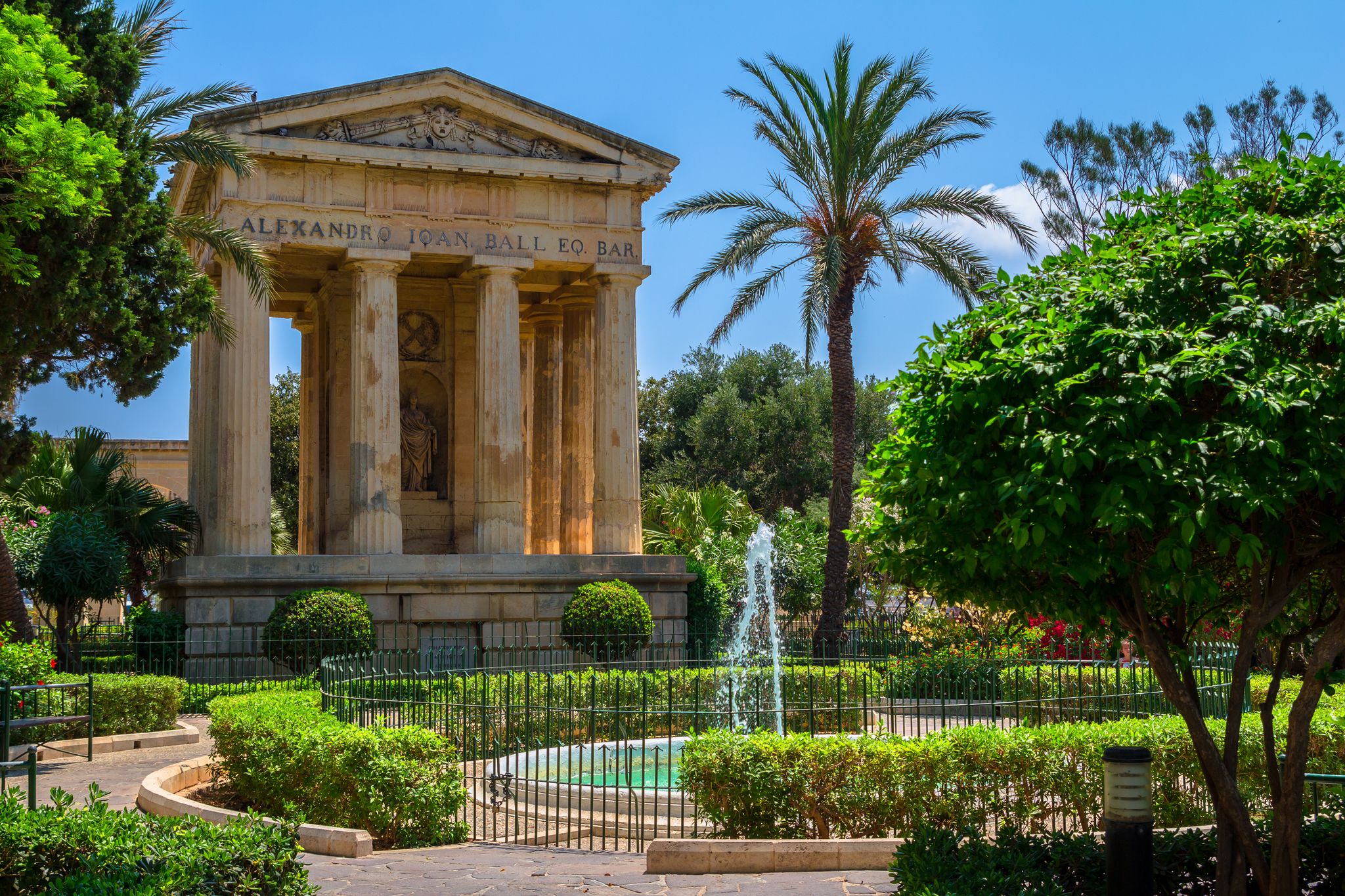 Photo of Lower Barrakka gardens and the monument to Alexander Ball in Valletta, Malta.