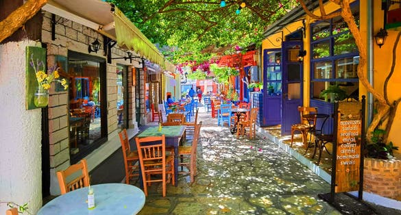 Photo of preveza city buildings alleys taverns shops in the city.