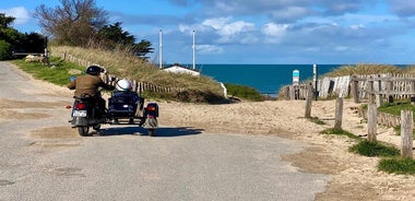 DE Saint Malo to Cancale EN vintage sidecar with driver