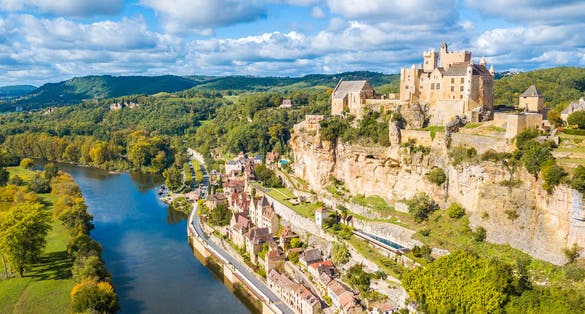photo of a beautiful view of the Château de Beynac and Beynac-et-Cazenac town in France.