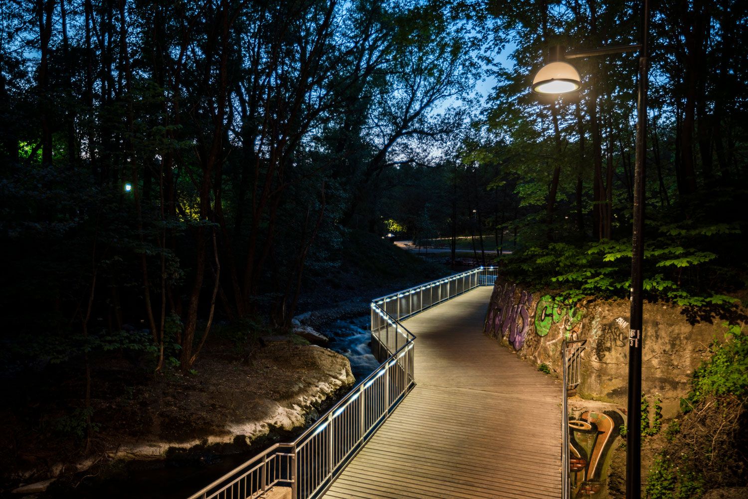 Nedre Foss park, Grünerløkka, med hovedbygningen Nedre Foss gård og siloen Grünerløkka studenhus