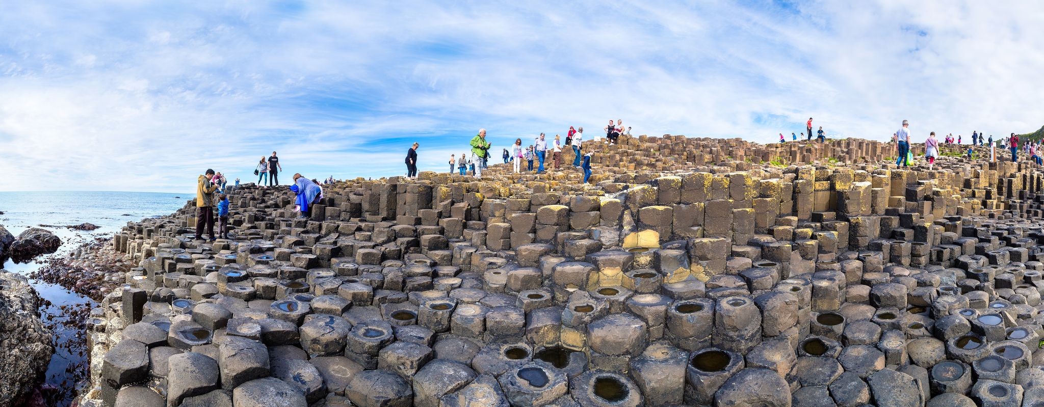  Giant's Causeway in a beautiful summer day, Northern Ireland.