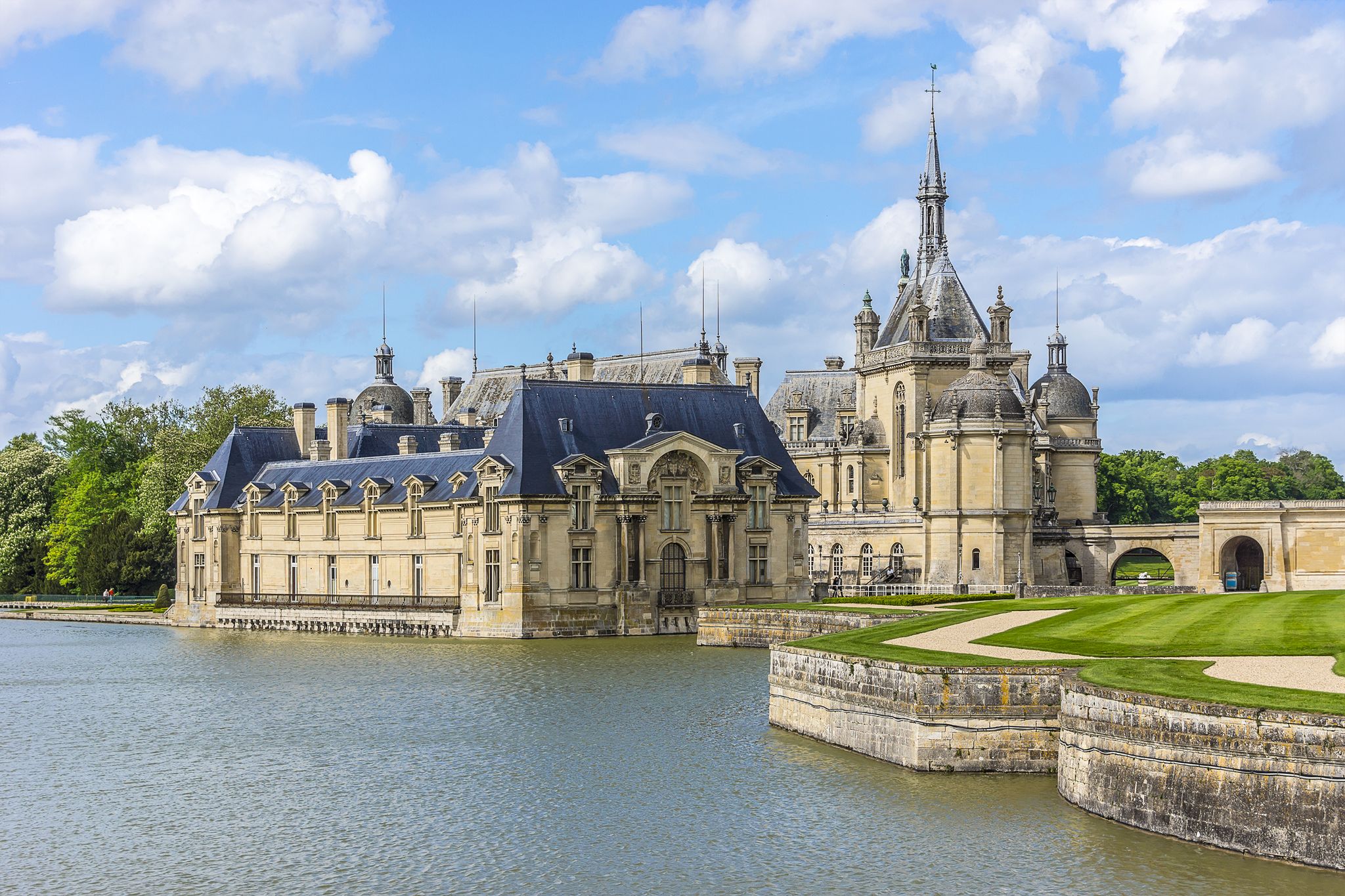 photo of the famous Chateau de Chantilly (Chantilly Castle, 1560) at beautiful morning, is a historic chateau located in town of Chantilly, France.