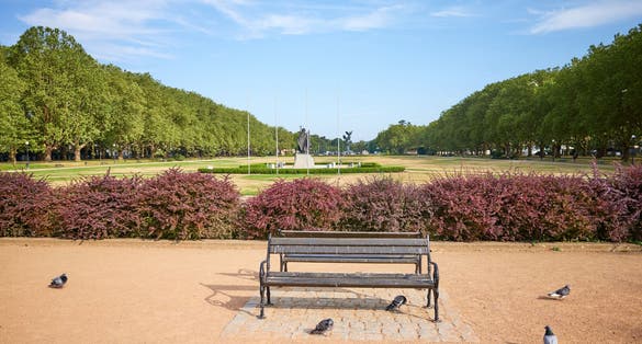 An empty bench in Jasne Blonia Kasprowicz Park in Szczecin, Poland.