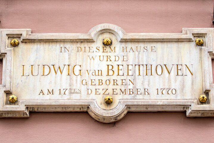 Bonn Scavenger Hunt and Sights Self-Guided Tour