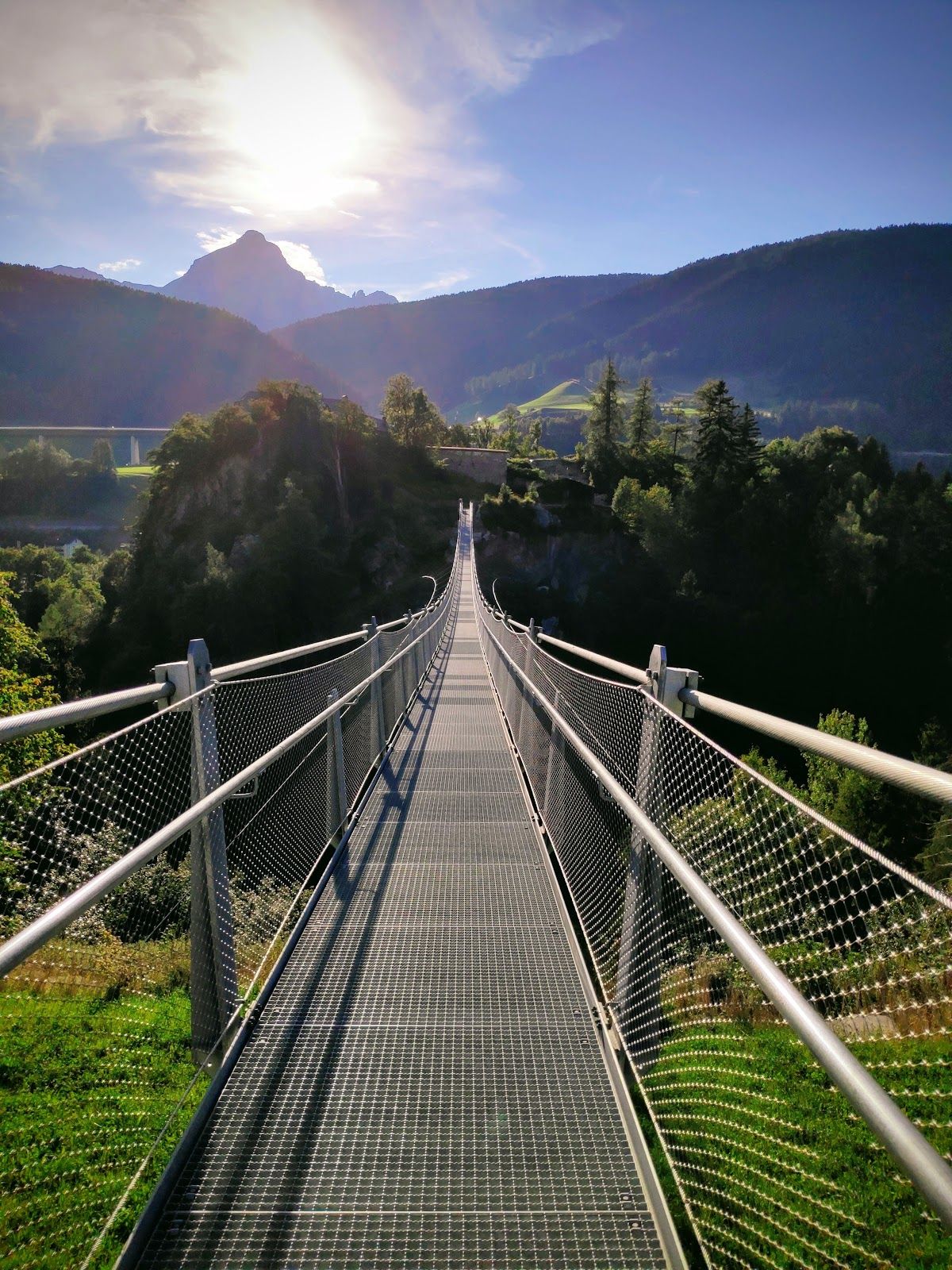 Hängebrücke Schloss Matrei-Trautson, Gemeinde Pfons, Bezirk Innsbruck-Land, Tyrol, Austria