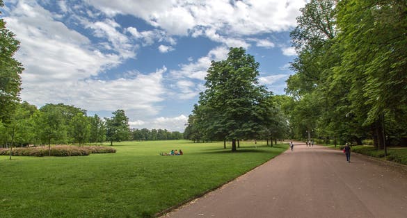 Photo of Garden tete d or (Parc de la Tete d'Or) in Lyon, France.