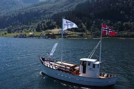 Balestrand to Grønlund Hytter 3 Hour Boat Tour