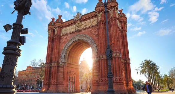 Photo of sunrise at Triumphal Arch in Barcelona.