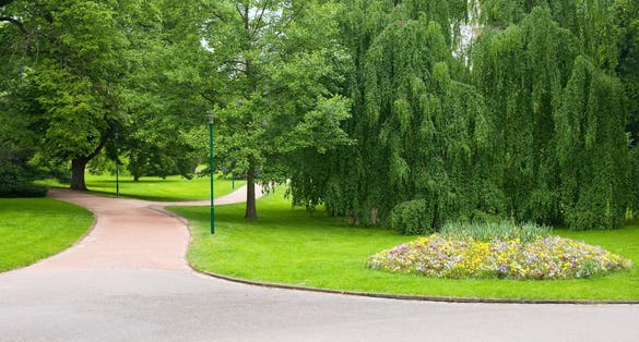 Photo of Walkway in Park Pepiner in Nancy, France.
