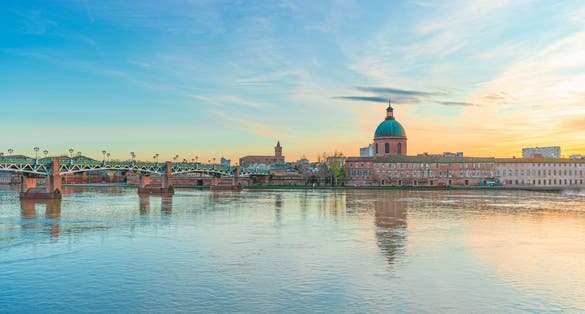 Photo of Garonne river and Dome de la Grave in Toulouse, France.