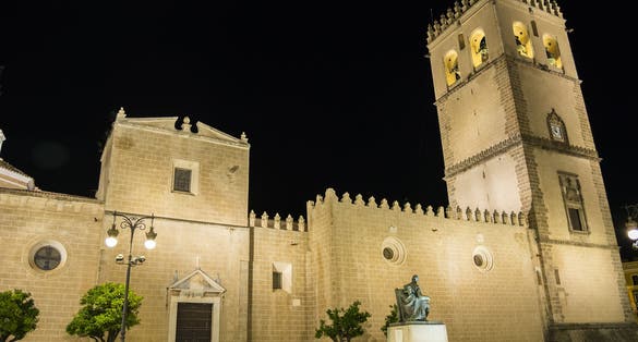 photo of Badajoz Cathedral from beside at night in Badajoz, Spain.
