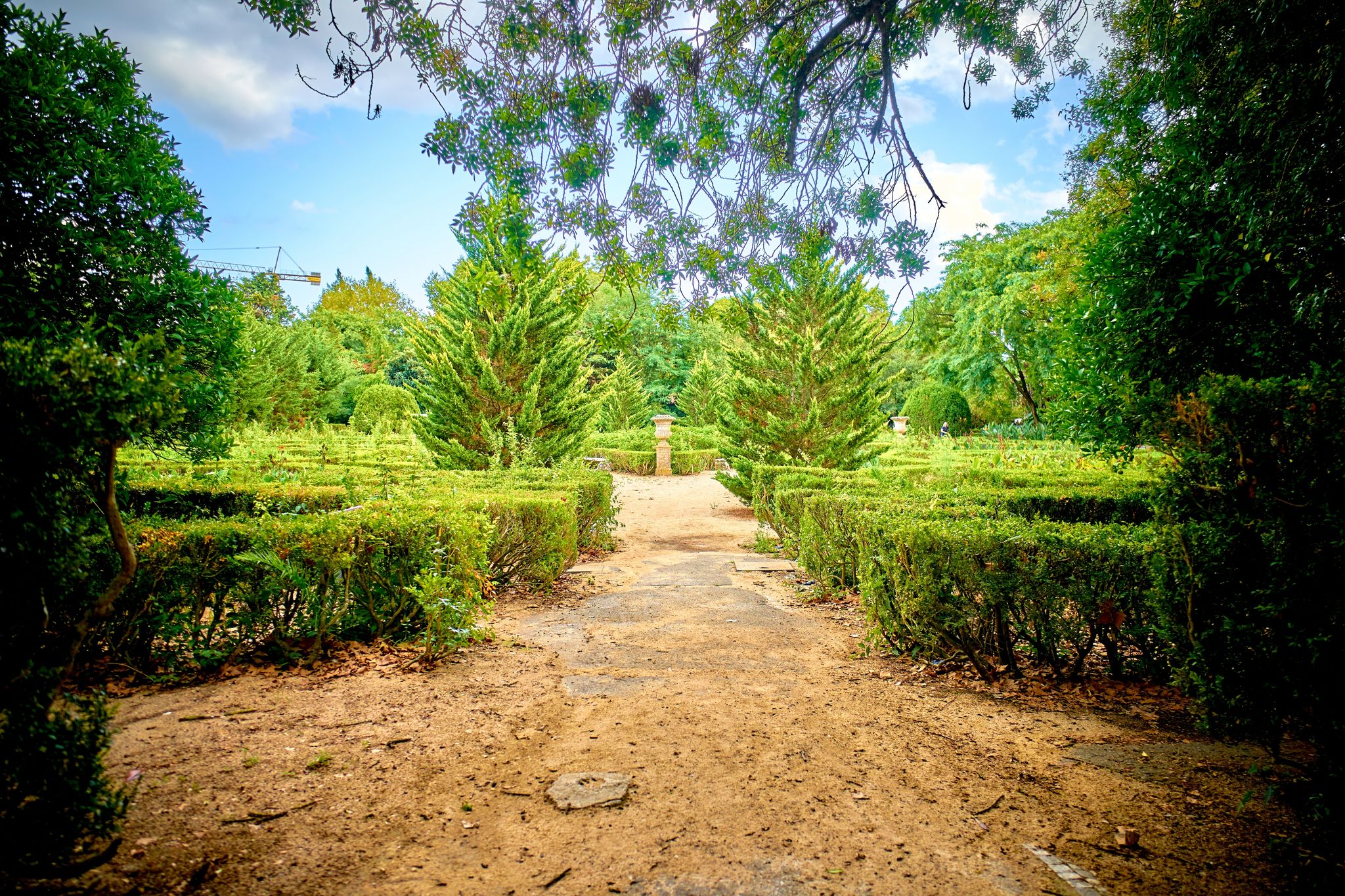 Photo of Lisbon Zoo: Fascinating wildlife park in Portugal's capital, home to diverse animals and conservation efforts in a lush, family-friendly setting, Portugal.