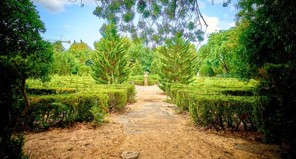Photo of Lisbon Zoo: Fascinating wildlife park in Portugal's capital, home to diverse animals and conservation efforts in a lush, family-friendly setting, Portugal.