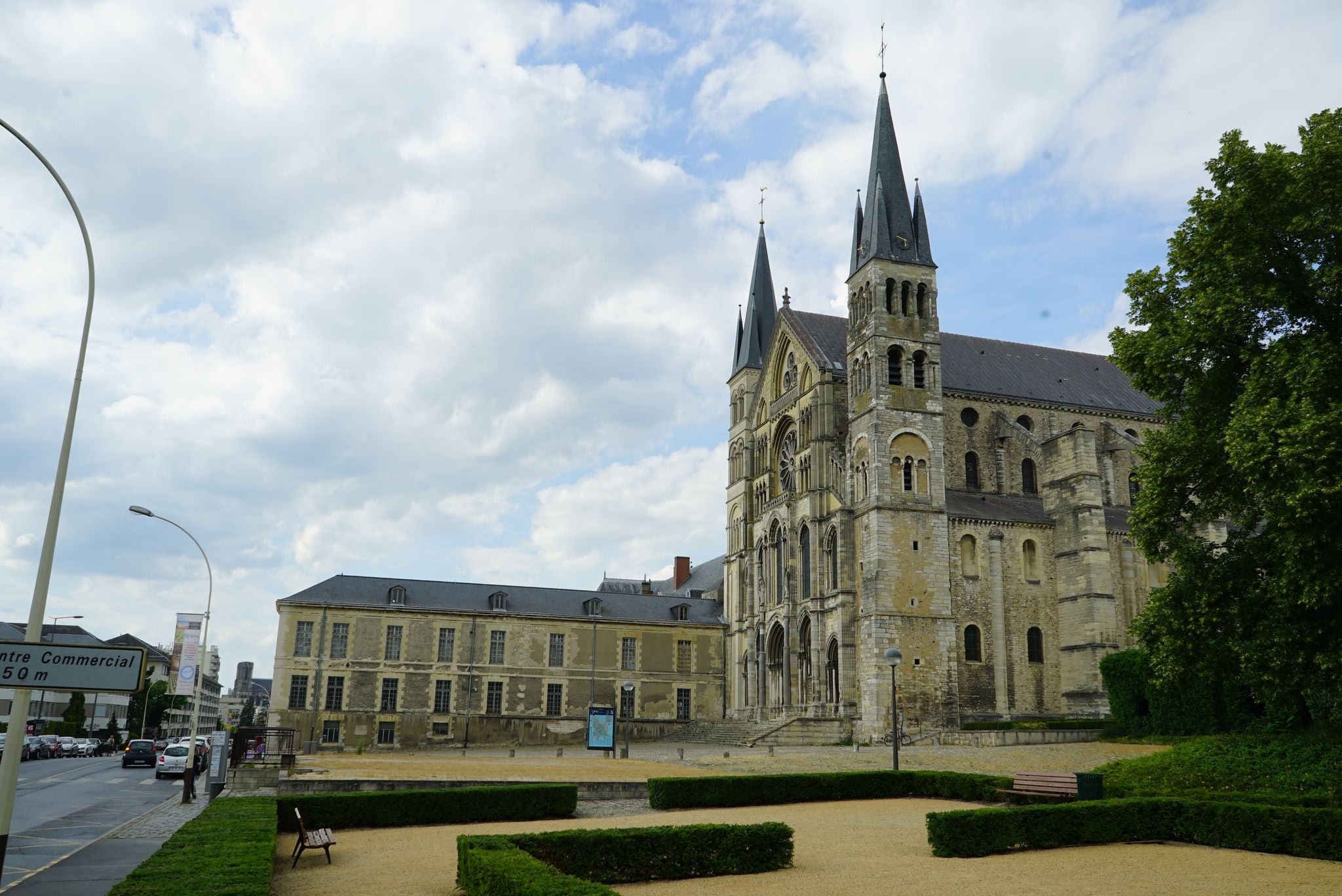 Musée Saint-Remi (former Abbey of Saint-Remi, at the back), with the Basilica of Saint-Remi standing next to it