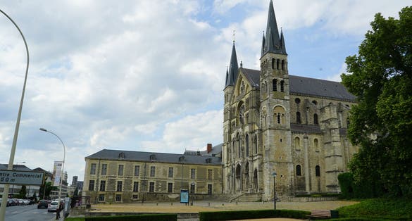 Musée Saint-Remi (former Abbey of Saint-Remi, at the back), with the Basilica of Saint-Remi standing next to it