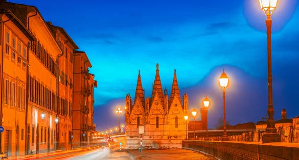 photo of view he Santa Maria della Spina, a gothic church in Pisa, Italy.