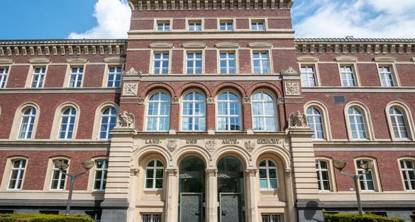 Photo of entrance to the country and district court in Duisburg, Germany.