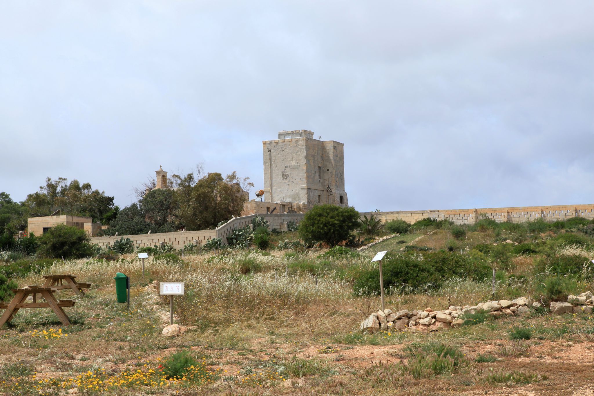 Xrobb l-Għaġin travel guide