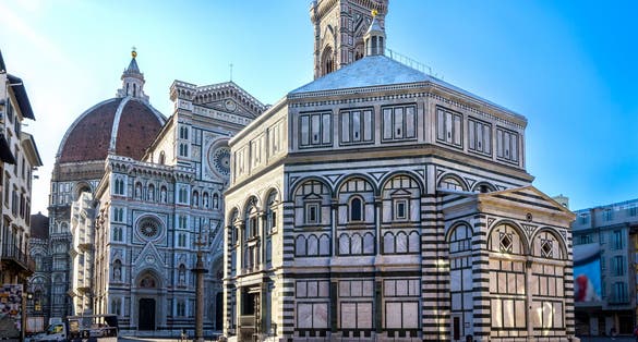 photo of view Cathedral of Santa Maria del Fiore and Baptistery of St. John Battistero di San Giovanni early morning at sunrise, Florence, Tuscany, Italy.