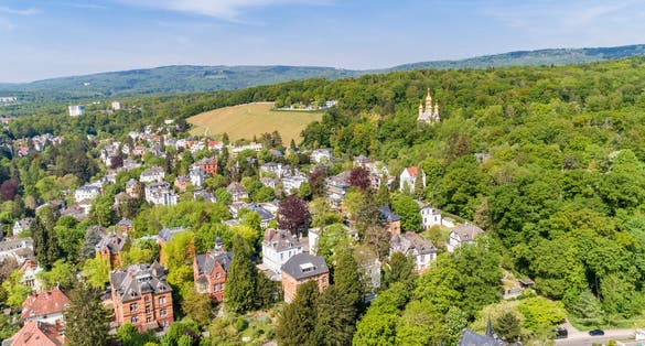 Panoramic view of the city of Wiesbaden, the Neroberg, the Opelbad, the Russian Orthodox Church and the beautiful surroundings.