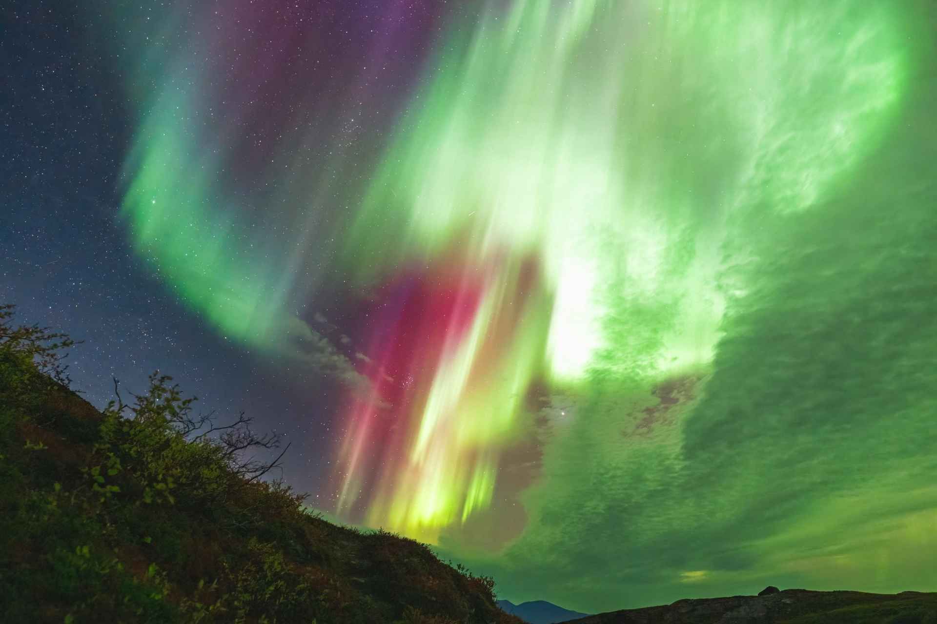 Kiruna: Northern Lights Chase with Sami BBQ Dinner