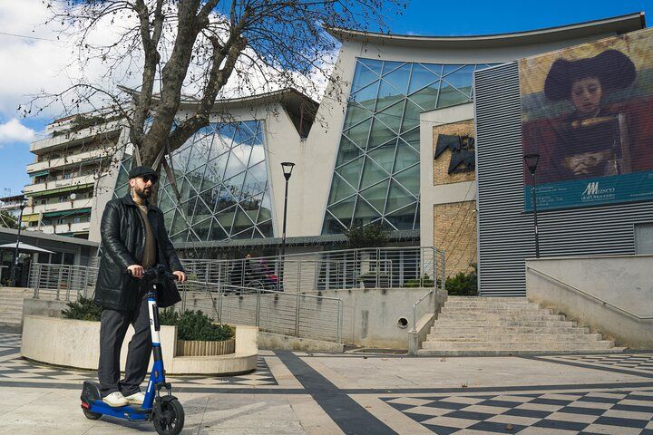 Pescara tour by e-scooter or bike among art, flavors and shopping