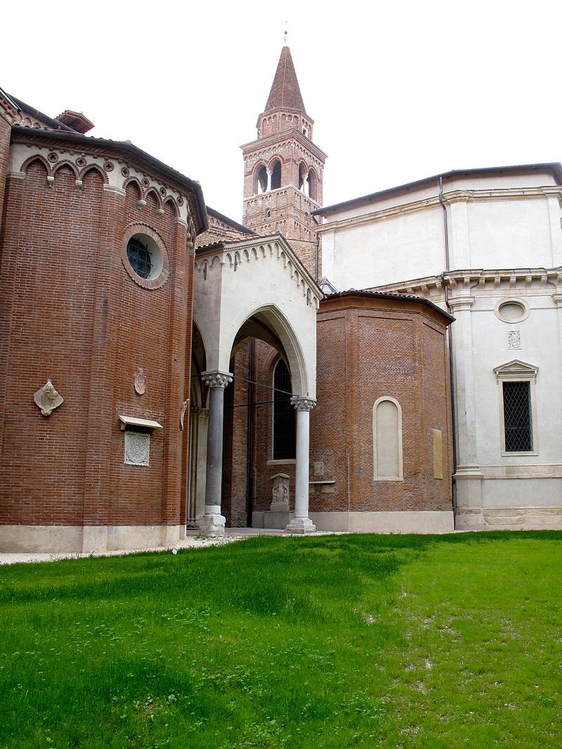 photo of view if the background the nave of Santa Corona, Chiesa di Santa Corona, Vicenza, Italy.