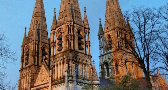 photo of view of Saint Fin Barre's Cathedral, cork, Irland.