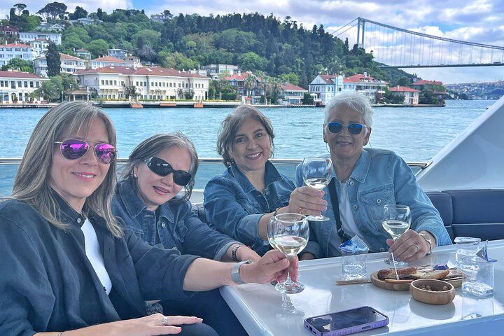 Bosphorus Yacht Cruise Experience: Visit the Asian Side