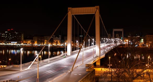 photo of view of The "erzsébet" bridge form the right.