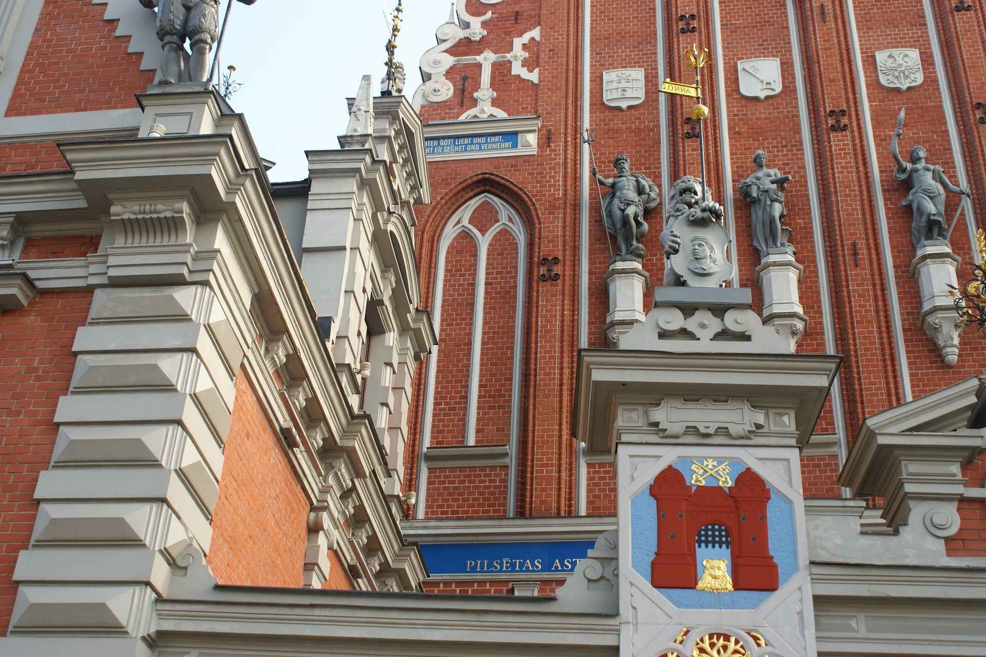 Riga: Old Town Walking Tour with Art Nouveau Highlights