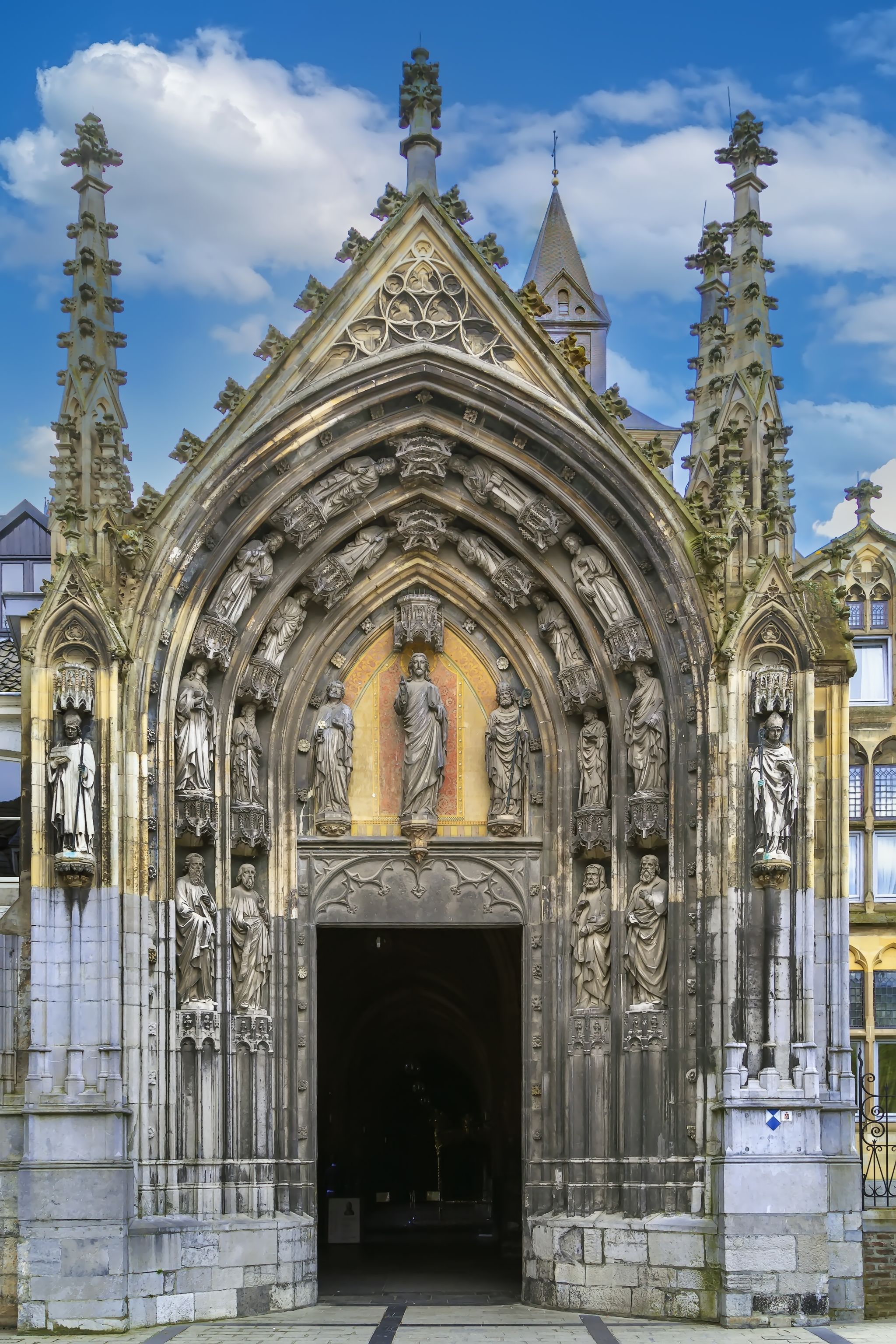 photo of Keizer Karelplein of the north portal of the Basilica of Saint Servatius in Maastricht, the Netherlands.