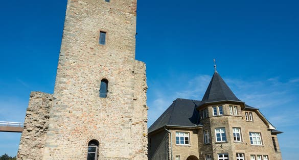 Castle of Useldange (Grand Duchy of Luxembourg) Inner courtyard with main tower (keep) and town hall