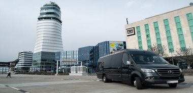 Vienna: Private Minibus Ticket to/from Vienna Airport (VIE)