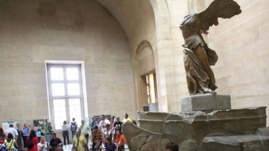 photo of Nike-statue .