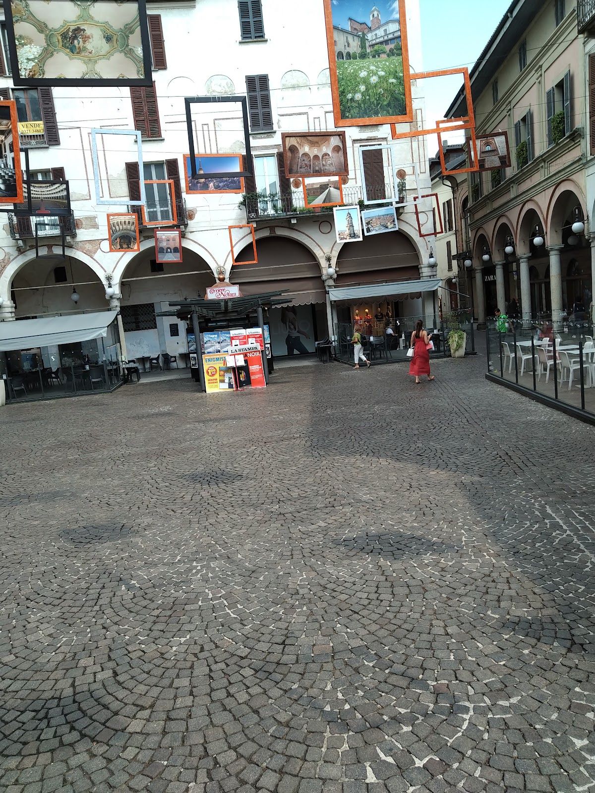 Piazza Delle Erbe / Piazza Cesare Battisti, Novara, Piemont, Italy