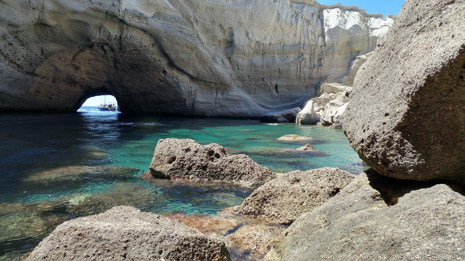 Σπηλιά της Συκιάς, Municipality of Milos, Milos Regional Unit, South Aegean, Aegean, Greece