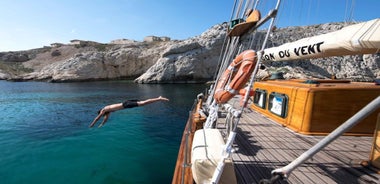 Marseille: Calanques Sailing Day Trip with Lunch and Wine